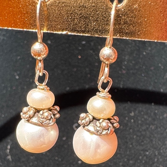 Jewelry - Elegant Silver Pearl Drop Earrings